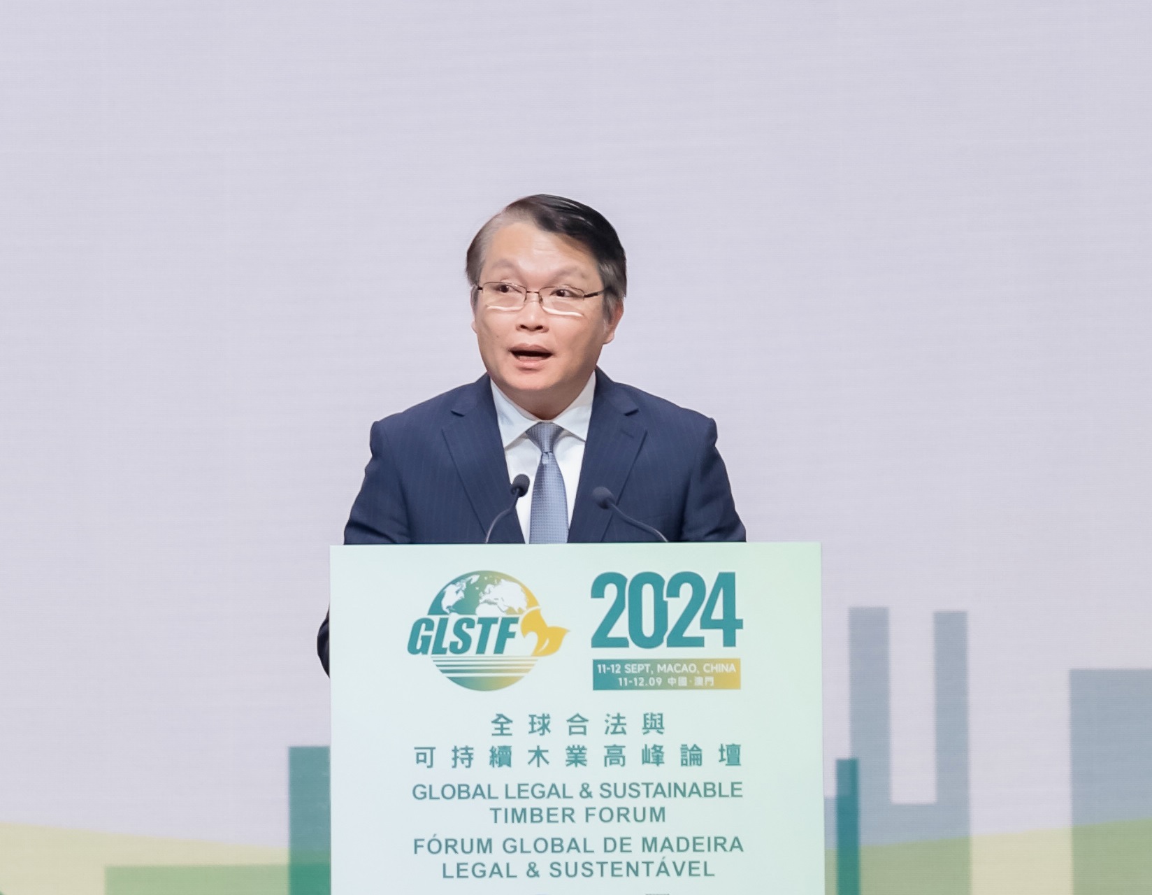 According to Mr Lei Wai Nong, GLSTF has further “promoted exhibitions with conventions” and “attracted investment through exhibitions”, increasing international traders’ demand for high-end wood products and creating more business opportunities.