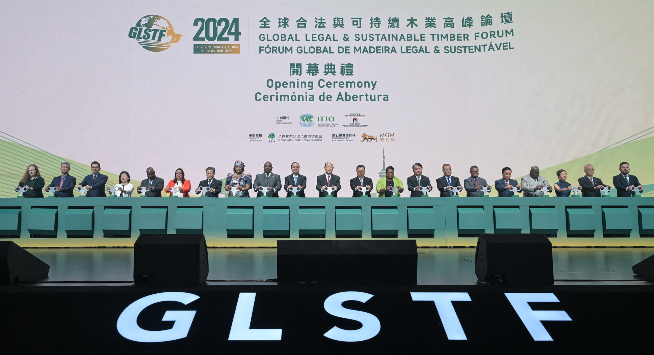 Chief Executive Ho Iat Seng presides over the Opening Ceremony of the Global Legal & Sustainable Timber Forum 2024.